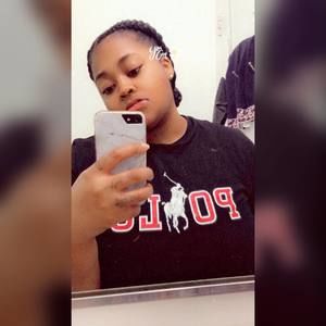 Meet your Posher, Desiree